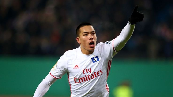快乐的裸露女